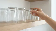 グラスやカップはなぜ逆さに置いておくべきなのか：一生覚えておいてください